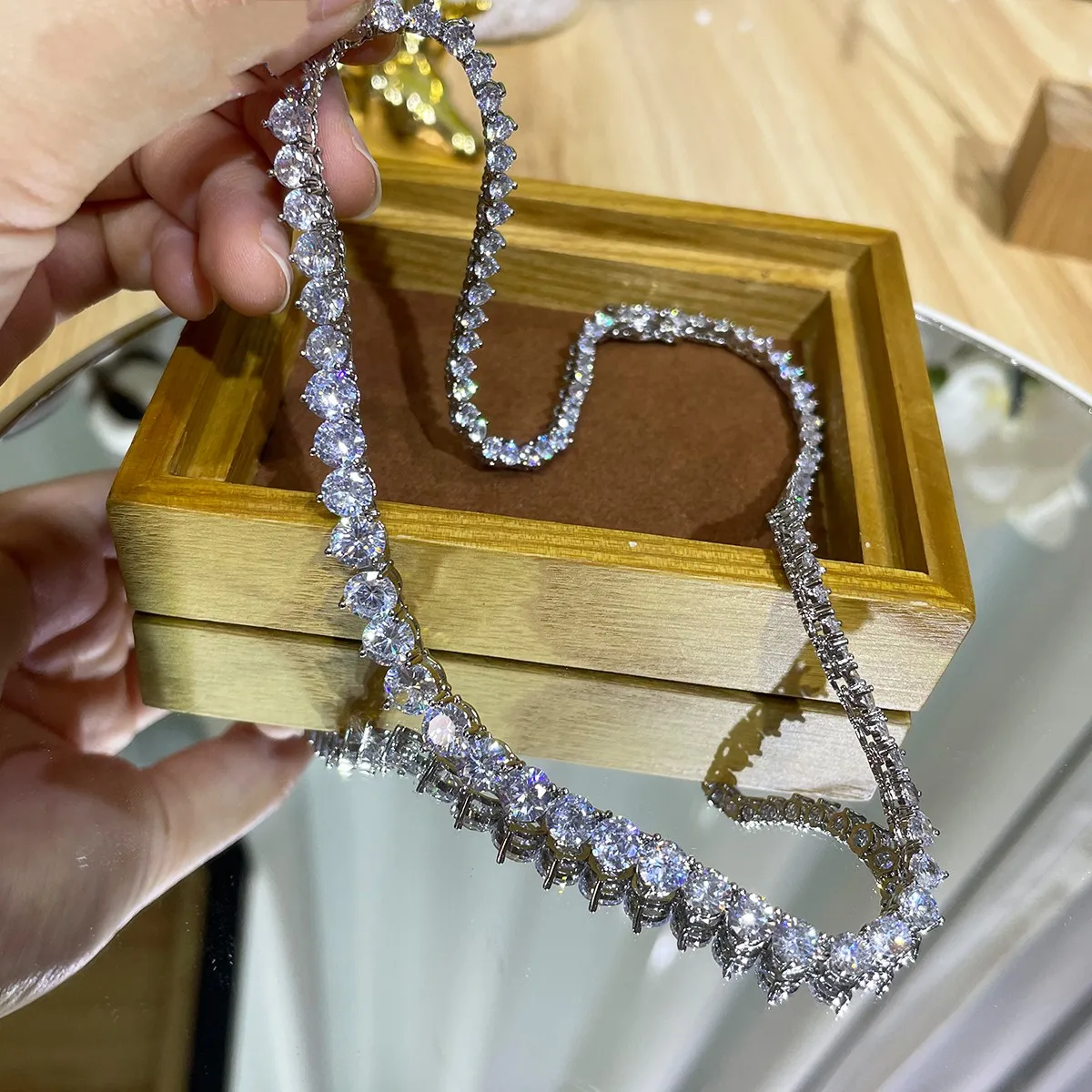 Luxury Designer 7MM Iced Out T - Crystal Choker Necklace recension och pris