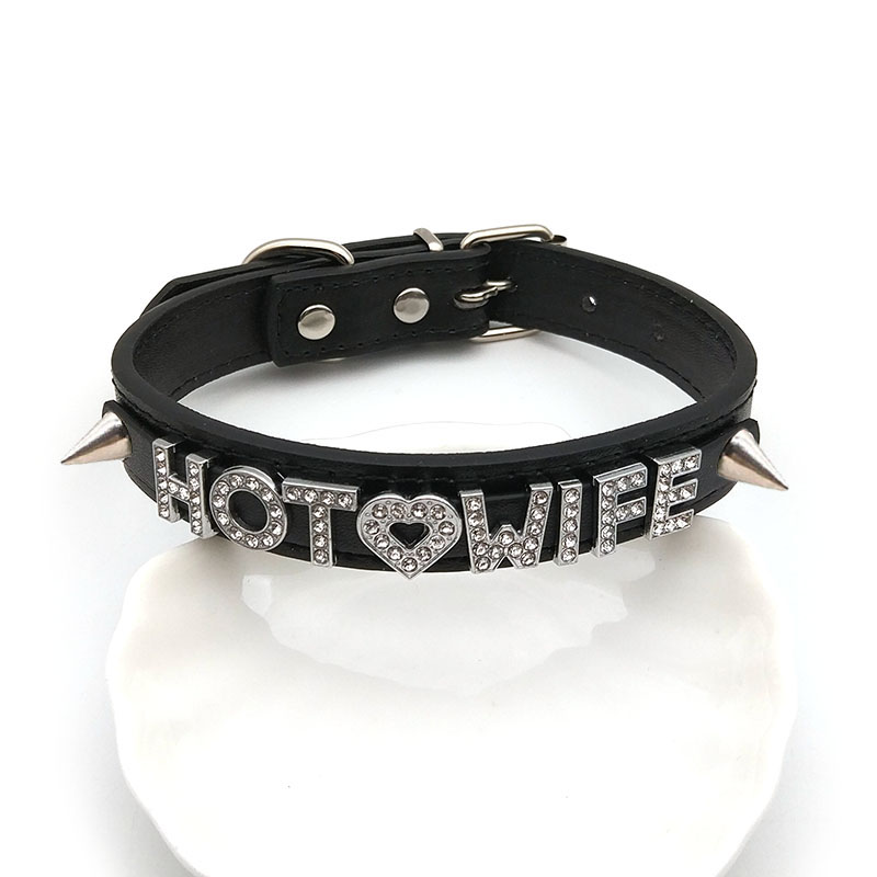 Punk Rivet Rhinestone Letters  - Crystal Choker Necklace recension och pris