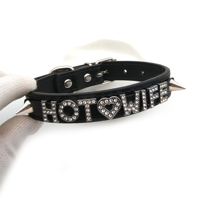 Punk Rivet Rhinestone Letters  - Crystal Choker Necklace recension och pris