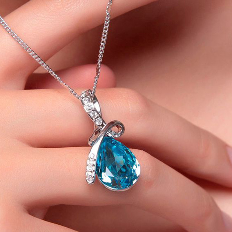 Pear Cut Natural Blue Topaz 92 - Crystal Choker Necklace recension och pris